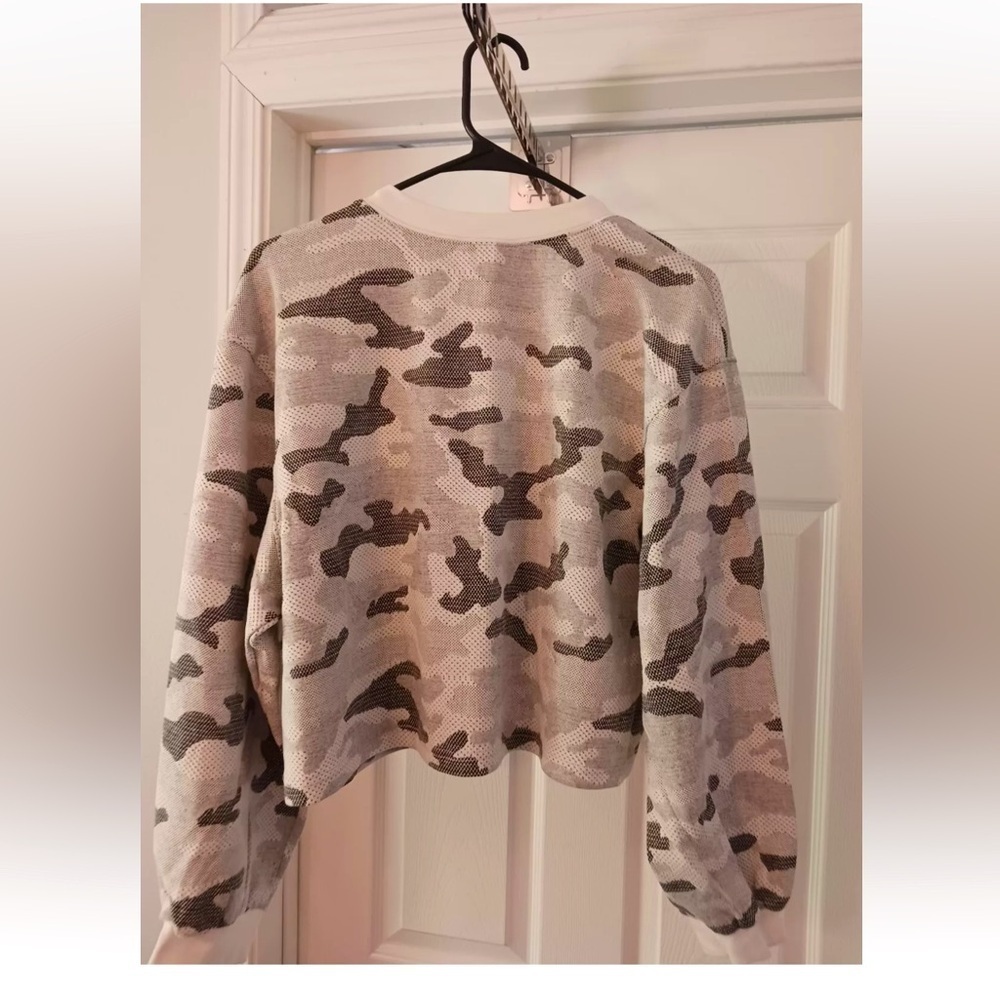 OAT New York White Camo Knit Crop Pullover Sweater Size X-Large NWT